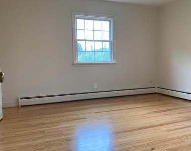 300 Claiborne Avenue - Photo Thumbnail 15