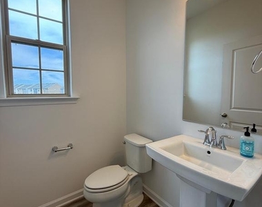 2401 Copa Court - Photo Thumbnail 6