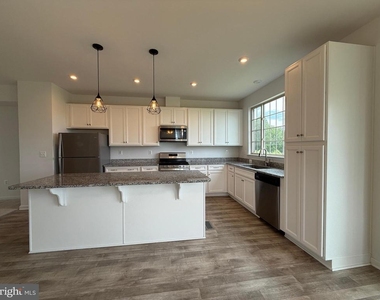 2401 Copa Court - Photo Thumbnail 9