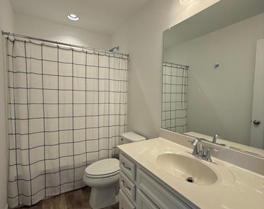 2401 Copa Court - Photo Thumbnail 21