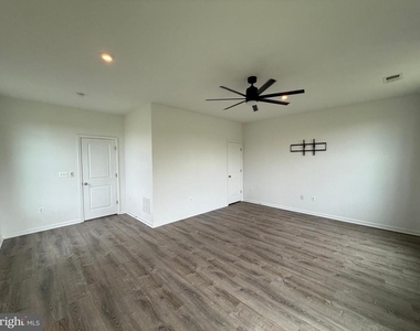 2401 Copa Court - Photo Thumbnail 2