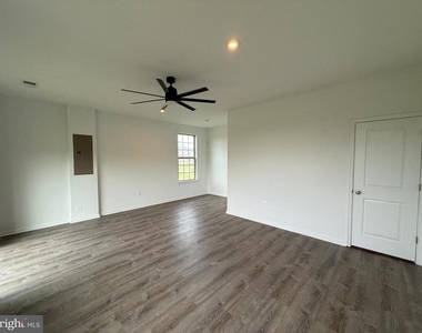2401 Copa Court - Photo Thumbnail 3