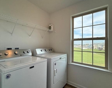 2401 Copa Court - Photo Thumbnail 13
