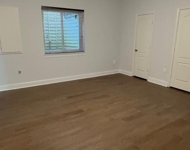 2618 Glenriver Way - Photo Thumbnail 14