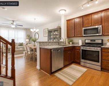 3009 Chesapeake Drive - Photo Thumbnail 4