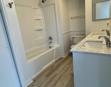 12151 Penderview Lane - Photo Thumbnail 11