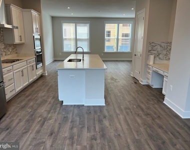 2303 Liberty Loop - Photo Thumbnail 4