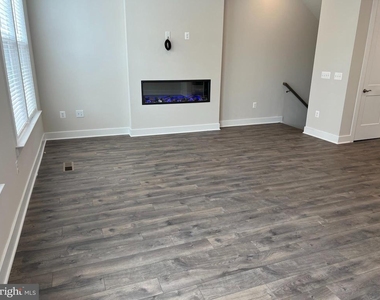 2303 Liberty Loop - Photo Thumbnail 17
