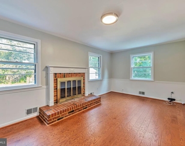 3307 Beechtree Lane - Photo Thumbnail 5