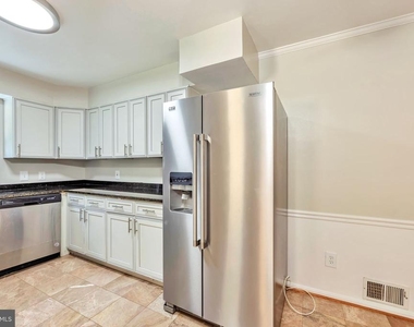 3307 Beechtree Lane - Photo Thumbnail 7