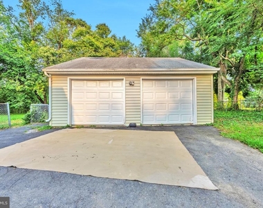 3307 Beechtree Lane - Photo Thumbnail 23