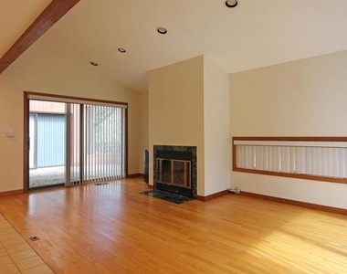 6872 Melrose Drive - Photo Thumbnail 2