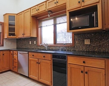 6872 Melrose Drive - Photo Thumbnail 8