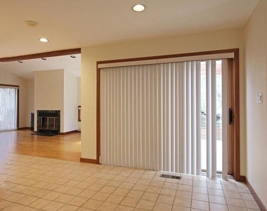 6872 Melrose Drive - Photo Thumbnail 9