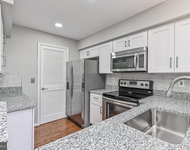 5601 Willoughby Newton Drive - Photo Thumbnail 16