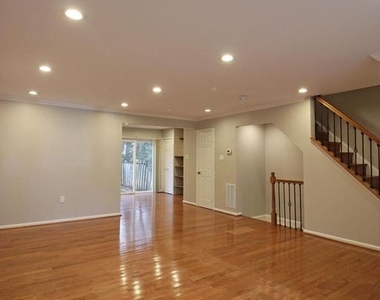 4427 Holly Avenue - Photo Thumbnail 3