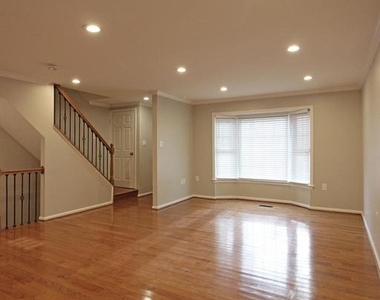 4427 Holly Avenue - Photo Thumbnail 4