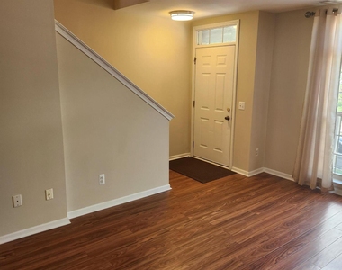 39475 Springwater Drive - Photo Thumbnail 2