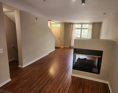 39475 Springwater Drive - Photo Thumbnail 4
