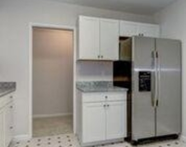 9708 Kingsbridge Drive - Photo Thumbnail 12