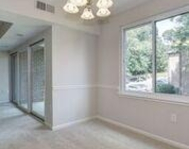 9708 Kingsbridge Drive - Photo Thumbnail 11