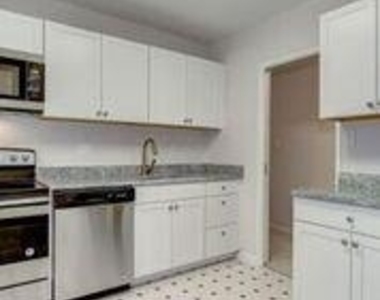 9708 Kingsbridge Drive - Photo Thumbnail 13