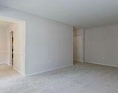 9708 Kingsbridge Drive - Photo Thumbnail 8