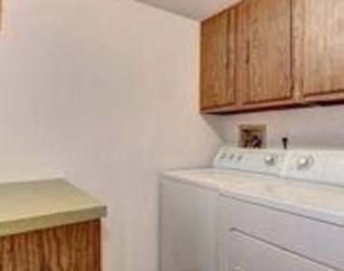 9708 Kingsbridge Drive - Photo Thumbnail 17