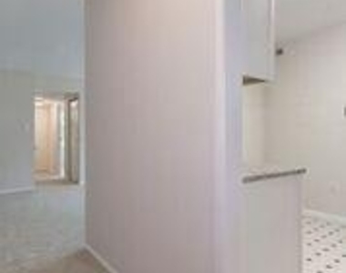 9708 Kingsbridge Drive - Photo Thumbnail 5