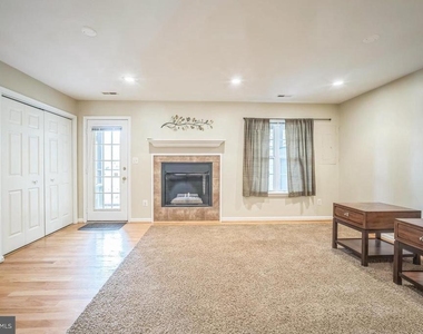 11551 Laurel Lake Square - Photo Thumbnail 3