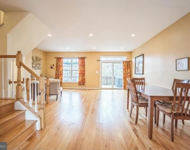 11551 Laurel Lake Square - Photo Thumbnail 5