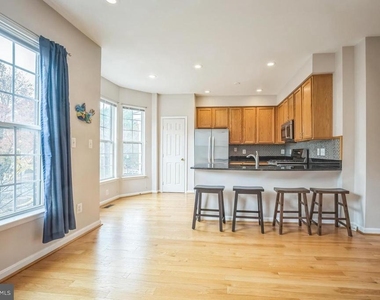 11551 Laurel Lake Square - Photo Thumbnail 9