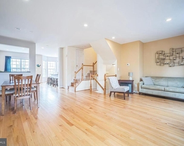 11551 Laurel Lake Square - Photo Thumbnail 6