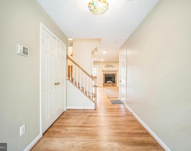 11551 Laurel Lake Square - Photo Thumbnail 2
