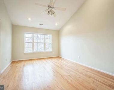11551 Laurel Lake Square - Photo Thumbnail 16
