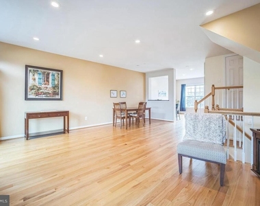 11551 Laurel Lake Square - Photo Thumbnail 7