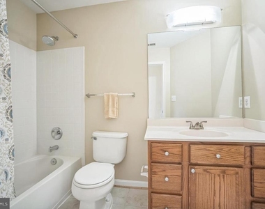 11551 Laurel Lake Square - Photo Thumbnail 23