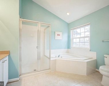 11551 Laurel Lake Square - Photo Thumbnail 17