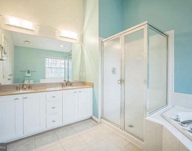 11551 Laurel Lake Square - Photo Thumbnail 18