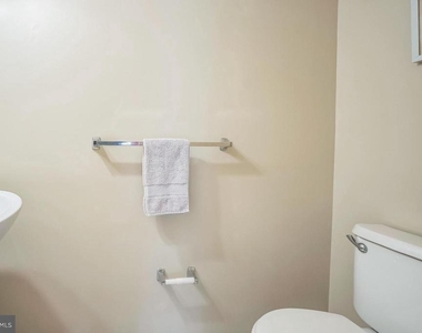 11551 Laurel Lake Square - Photo Thumbnail 21