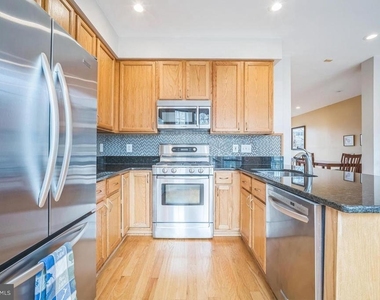 11551 Laurel Lake Square - Photo Thumbnail 10