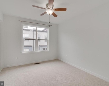 2947 Stella Blue Lane - Photo Thumbnail 9