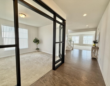 6394 S Trailwoods Drive - Photo Thumbnail 9