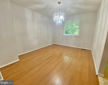 6212 Hillside Road - Photo Thumbnail 5