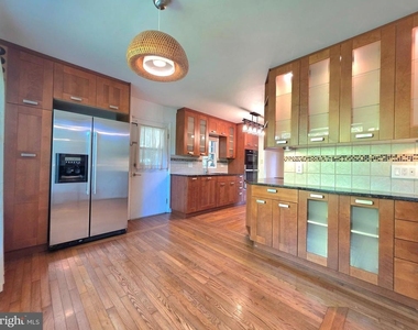 2215 Collingwood Road - Photo Thumbnail 5