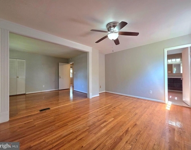 2215 Collingwood Road - Photo Thumbnail 18