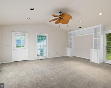 1312 Stafford Avenue - Photo Thumbnail 15