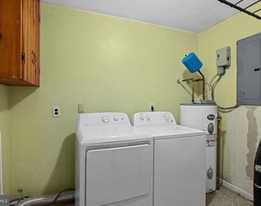 1312 Stafford Avenue - Photo Thumbnail 24
