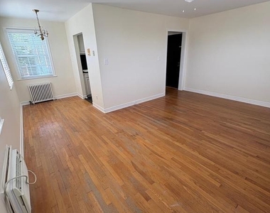 402 Bashford Lane - Photo Thumbnail 7