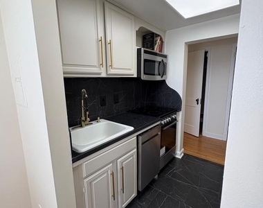 402 Bashford Lane - Photo Thumbnail 9
